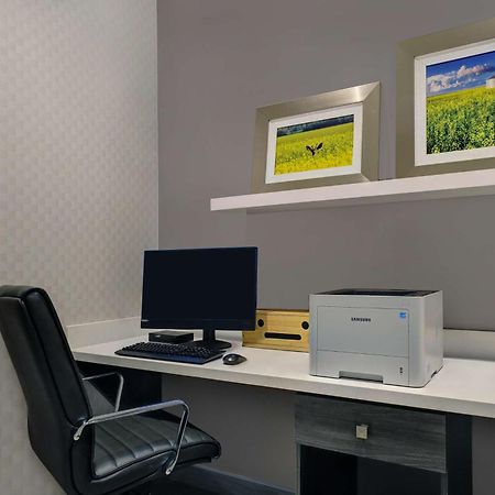 Hampton Inn & Suites بيلفي المظهر الخارجي الصورة