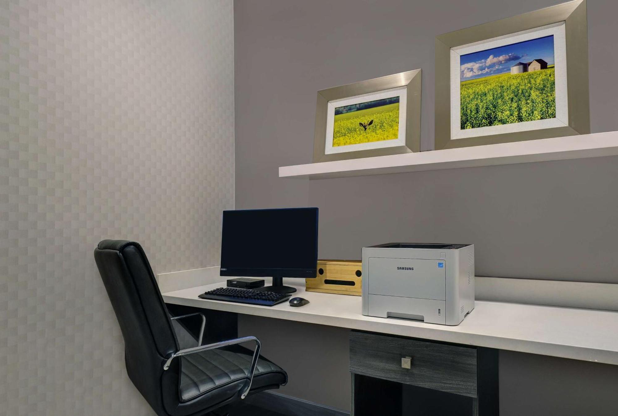Hampton Inn & Suites بيلفي المظهر الخارجي الصورة