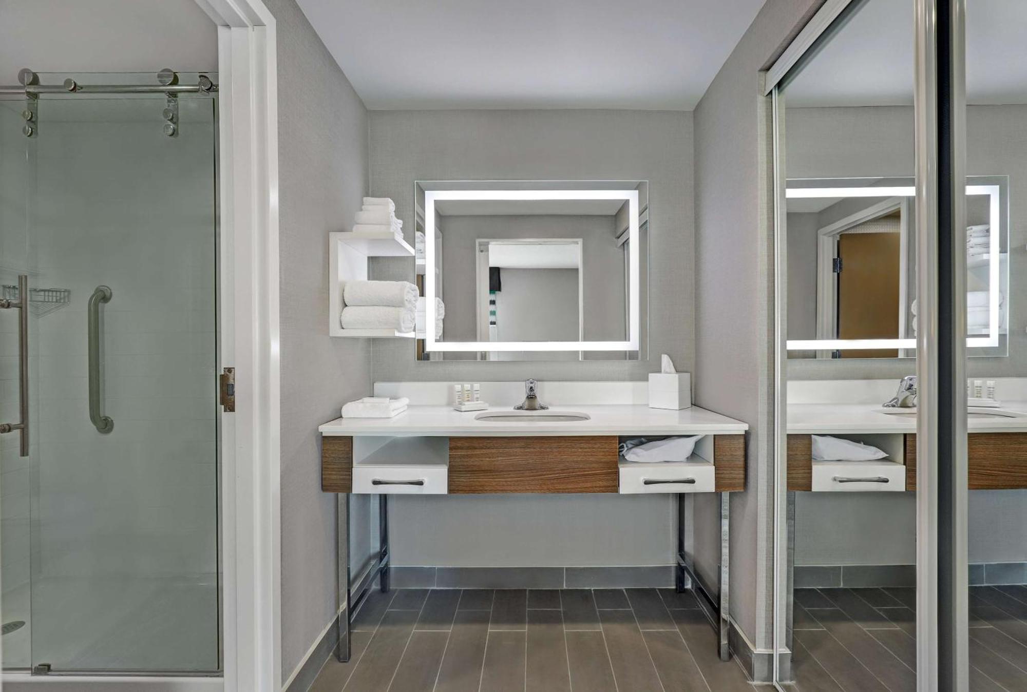 Hampton Inn & Suites بيلفي المظهر الخارجي الصورة