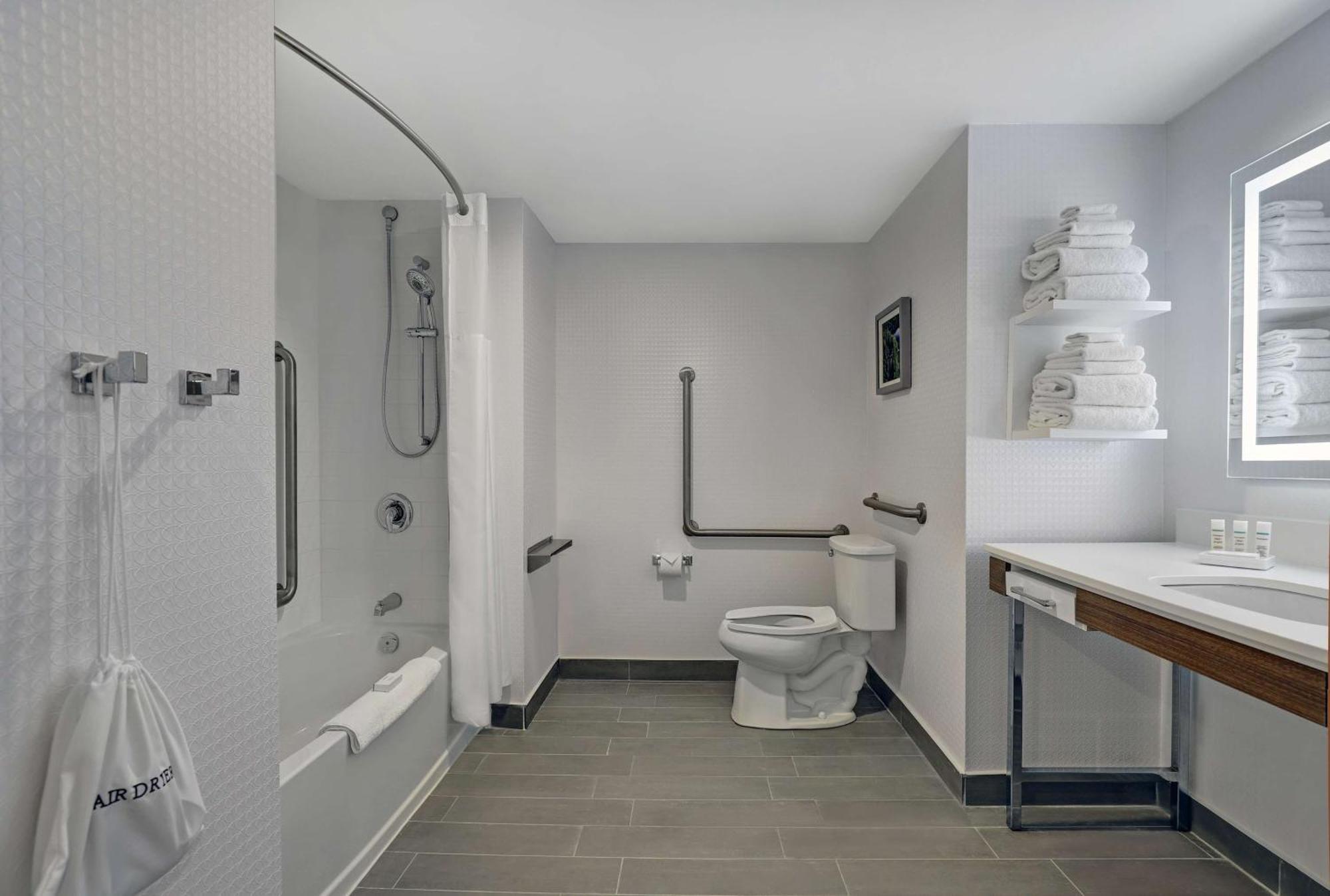 Hampton Inn & Suites بيلفي المظهر الخارجي الصورة