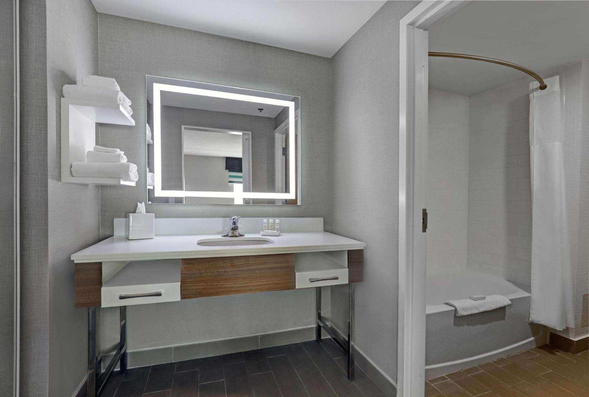Hampton Inn & Suites بيلفي المظهر الخارجي الصورة