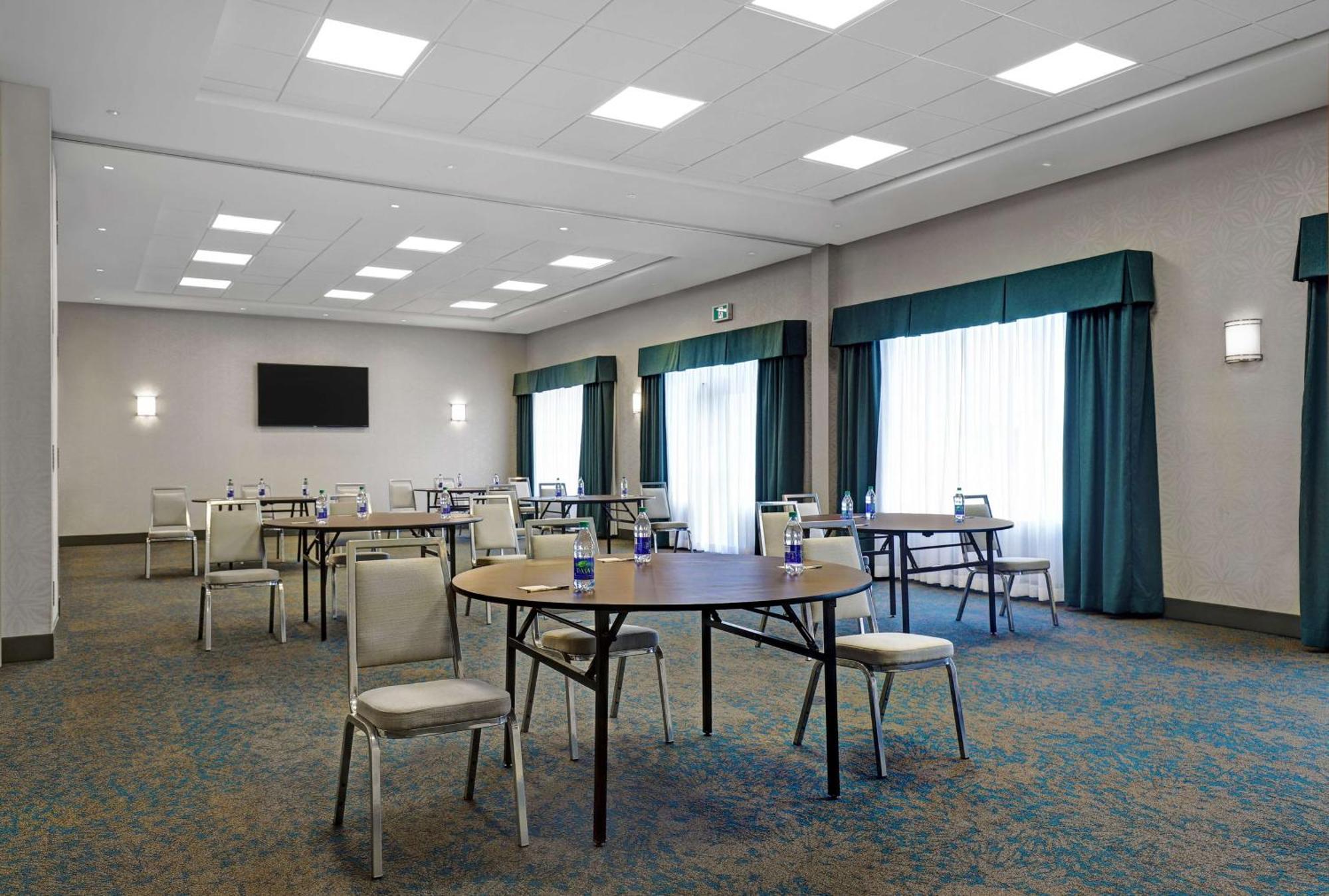 Hampton Inn & Suites بيلفي المظهر الخارجي الصورة