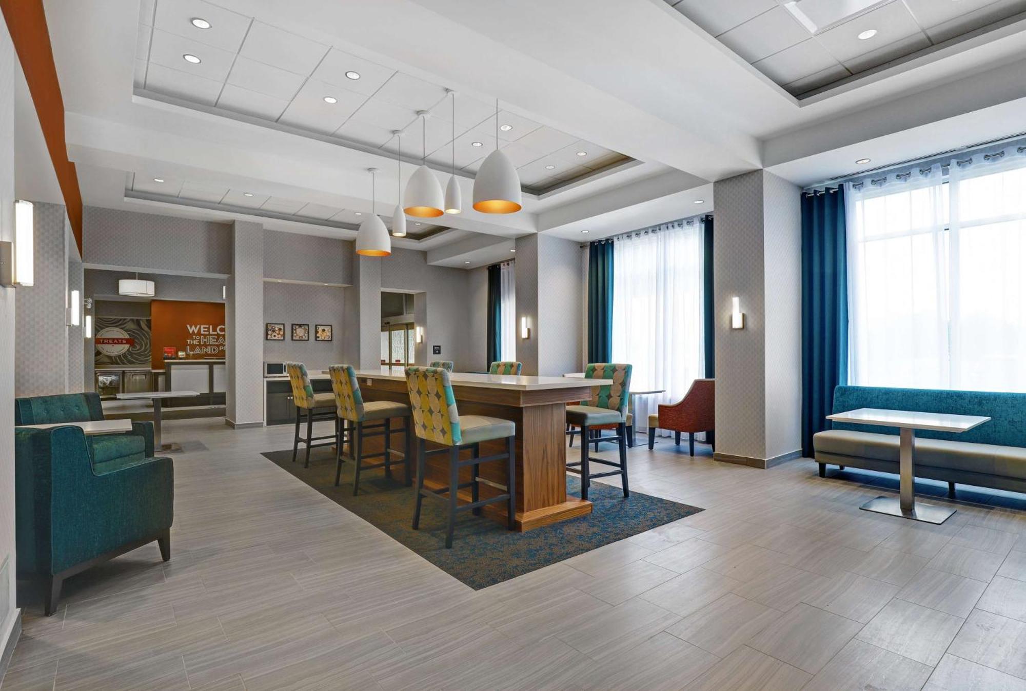 Hampton Inn & Suites بيلفي المظهر الخارجي الصورة