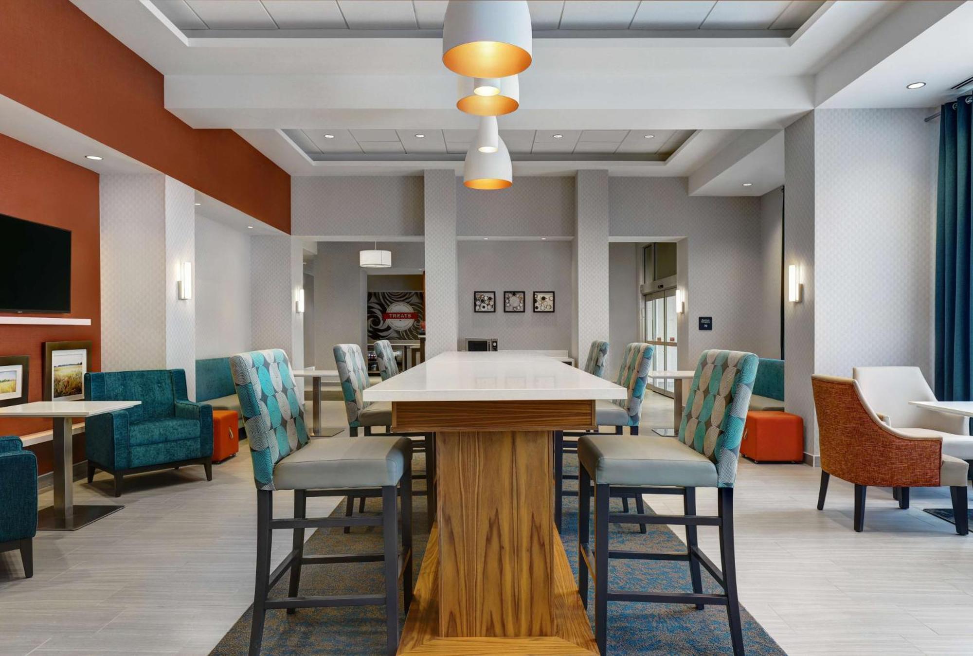 Hampton Inn & Suites بيلفي المظهر الخارجي الصورة
